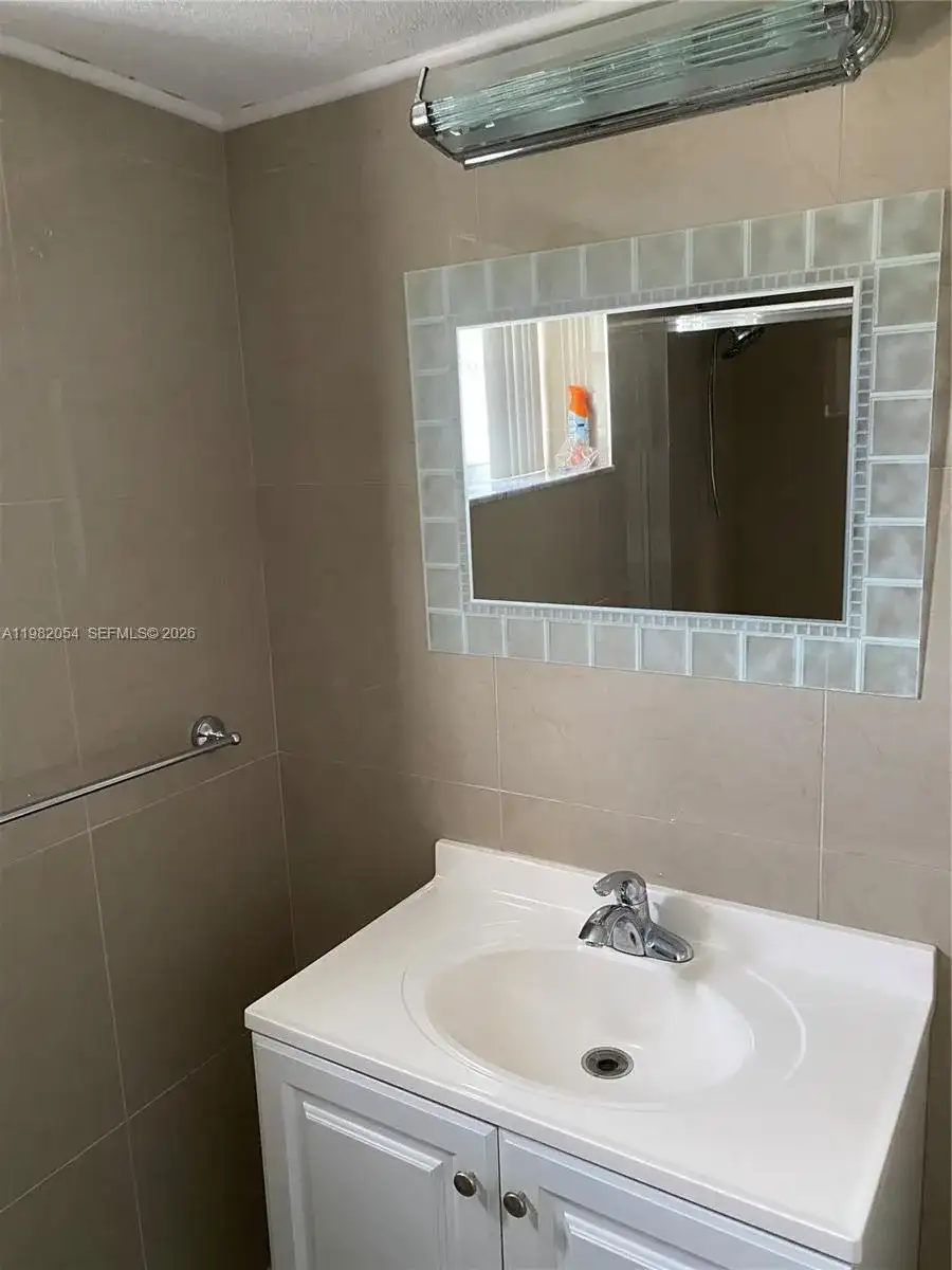802 NE 26th Ave # 802, Hallandale Beach FL 33009 photo 5