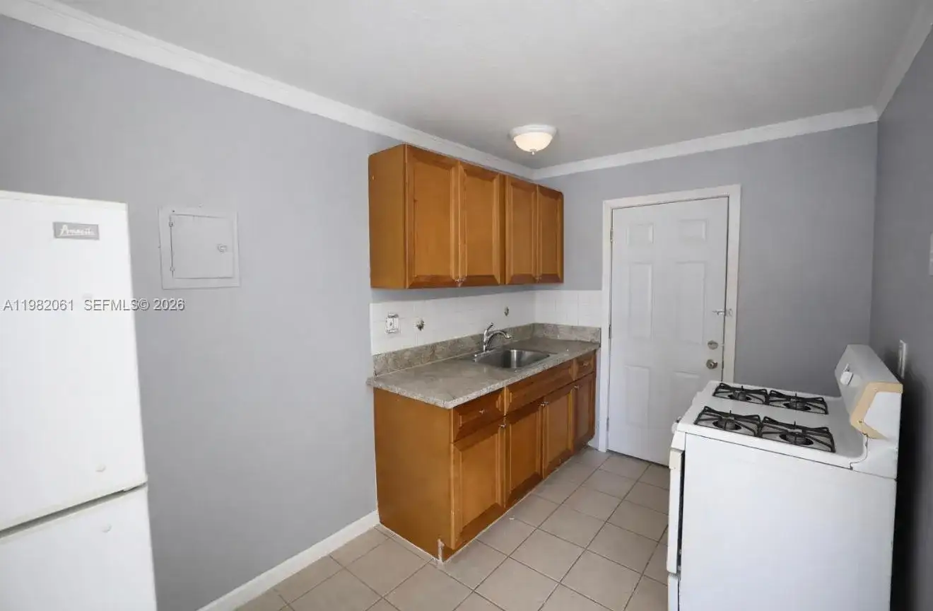 6337 W Flagler St # 18, Miami FL 33144 photo 2