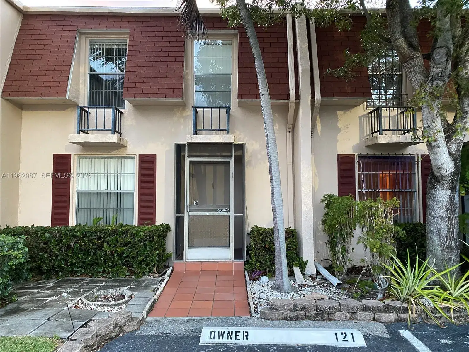 1951 Atlantic Shores Blvd # 20, Hallandale Beach FL 33009