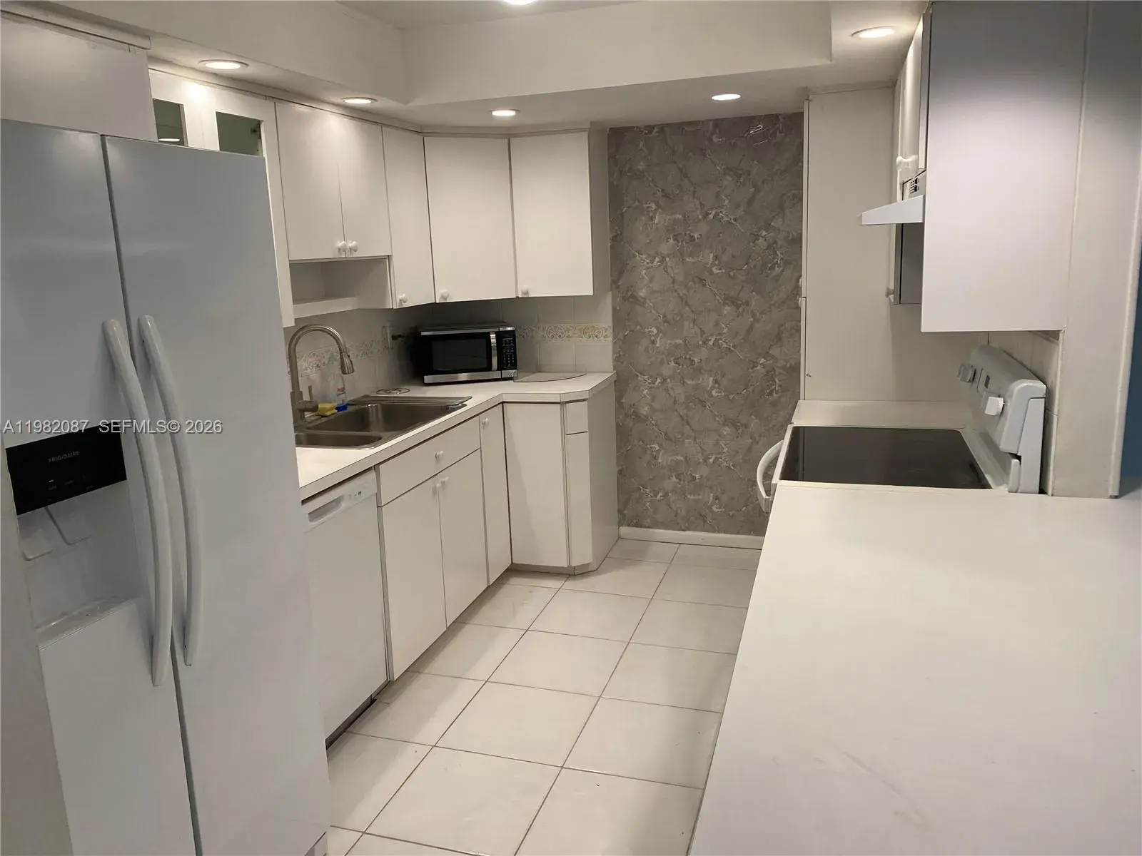 1951 Atlantic Shores Blvd # 20, Hallandale Beach FL 33009