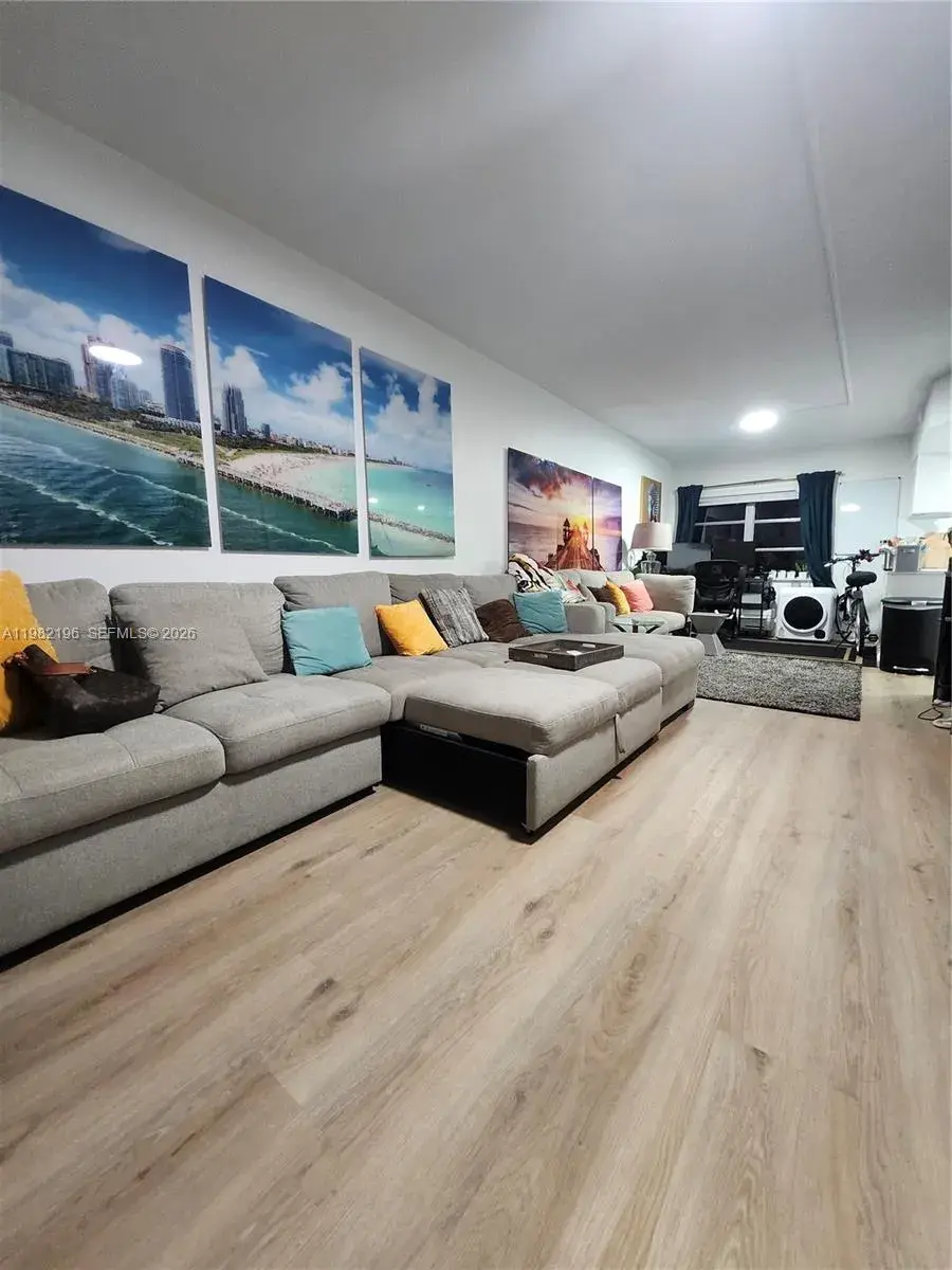 1100 NE 9th Ave # 203, Fort Lauderdale FL 33304