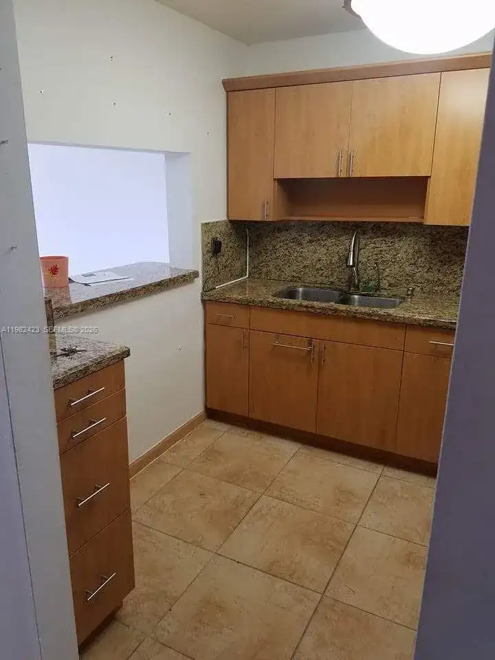 9682 Fontainebleau Blvd # 202, Miami FL 33172 photo 3