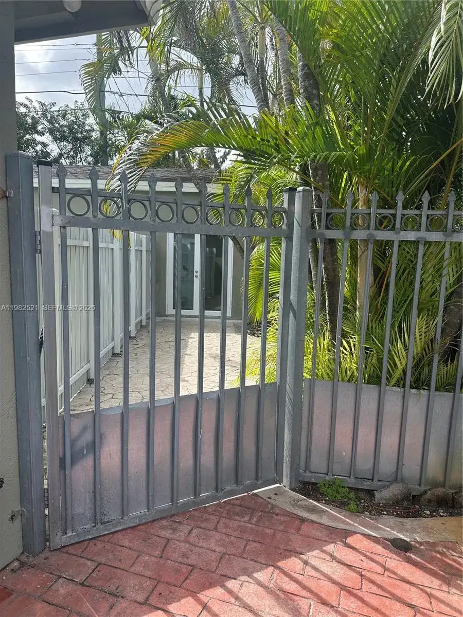 11440 SW 47th St Rear, Miami FL 33165 photo 2