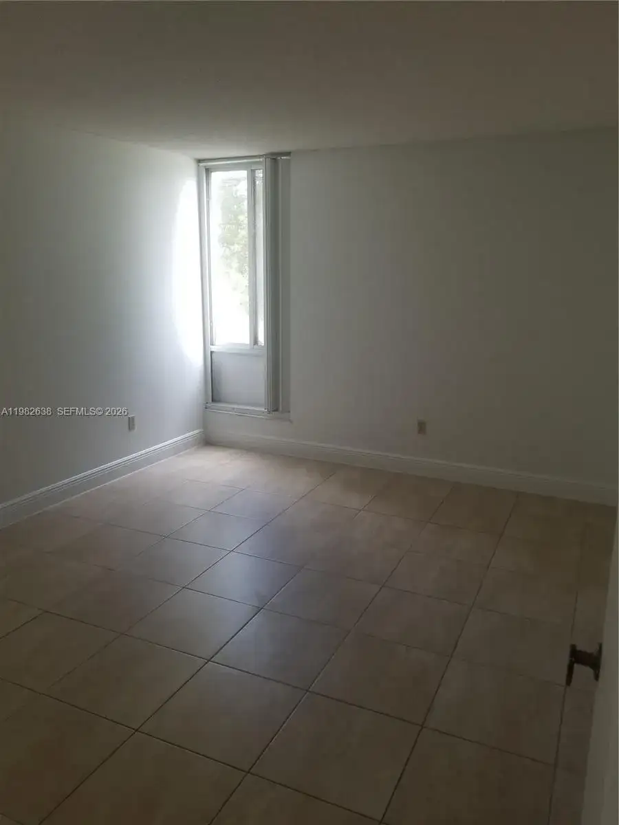 9150 Fontainebleau Blvd # 307, Miami FL 33172 photo 2