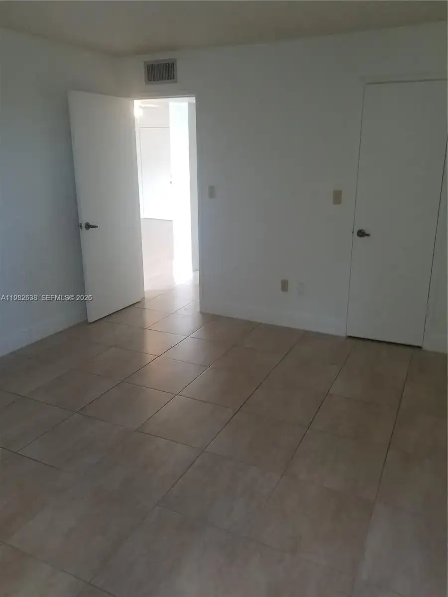 9150 Fontainebleau Blvd # 307, Miami FL 33172 photo 3