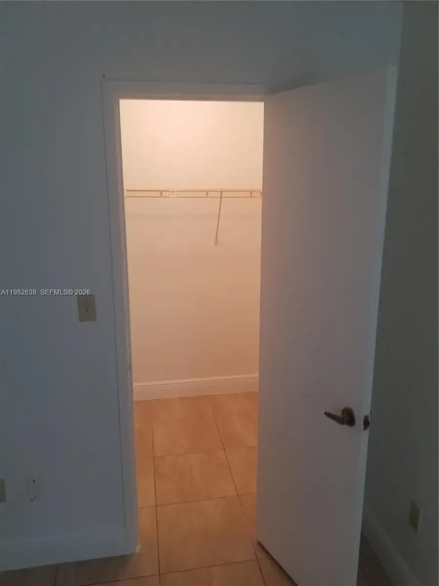 9150 Fontainebleau Blvd # 307, Miami FL 33172 photo 4