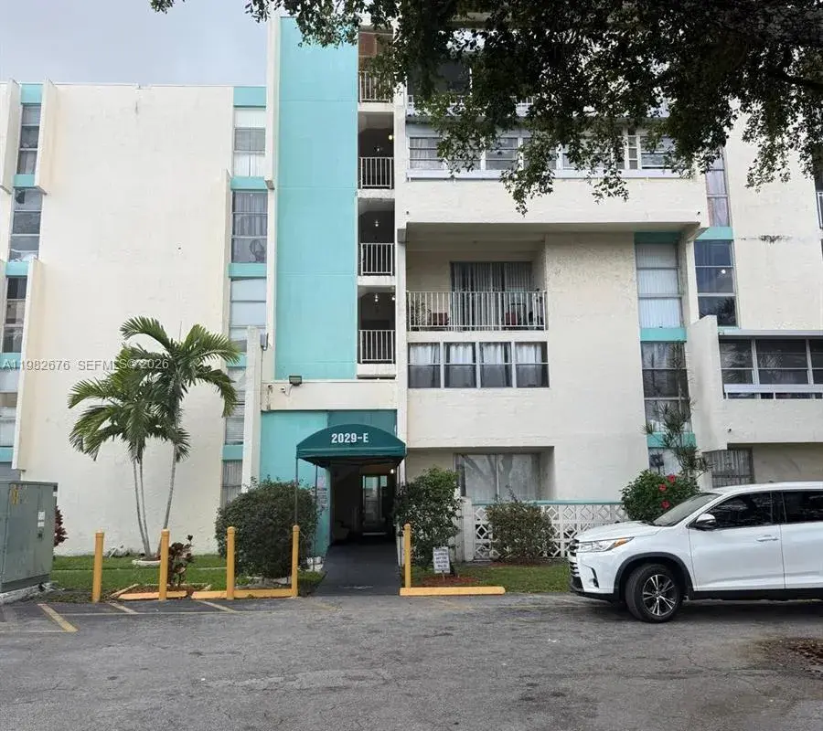2029 NW 46th Ave # E305, Lauderhill FL 33313