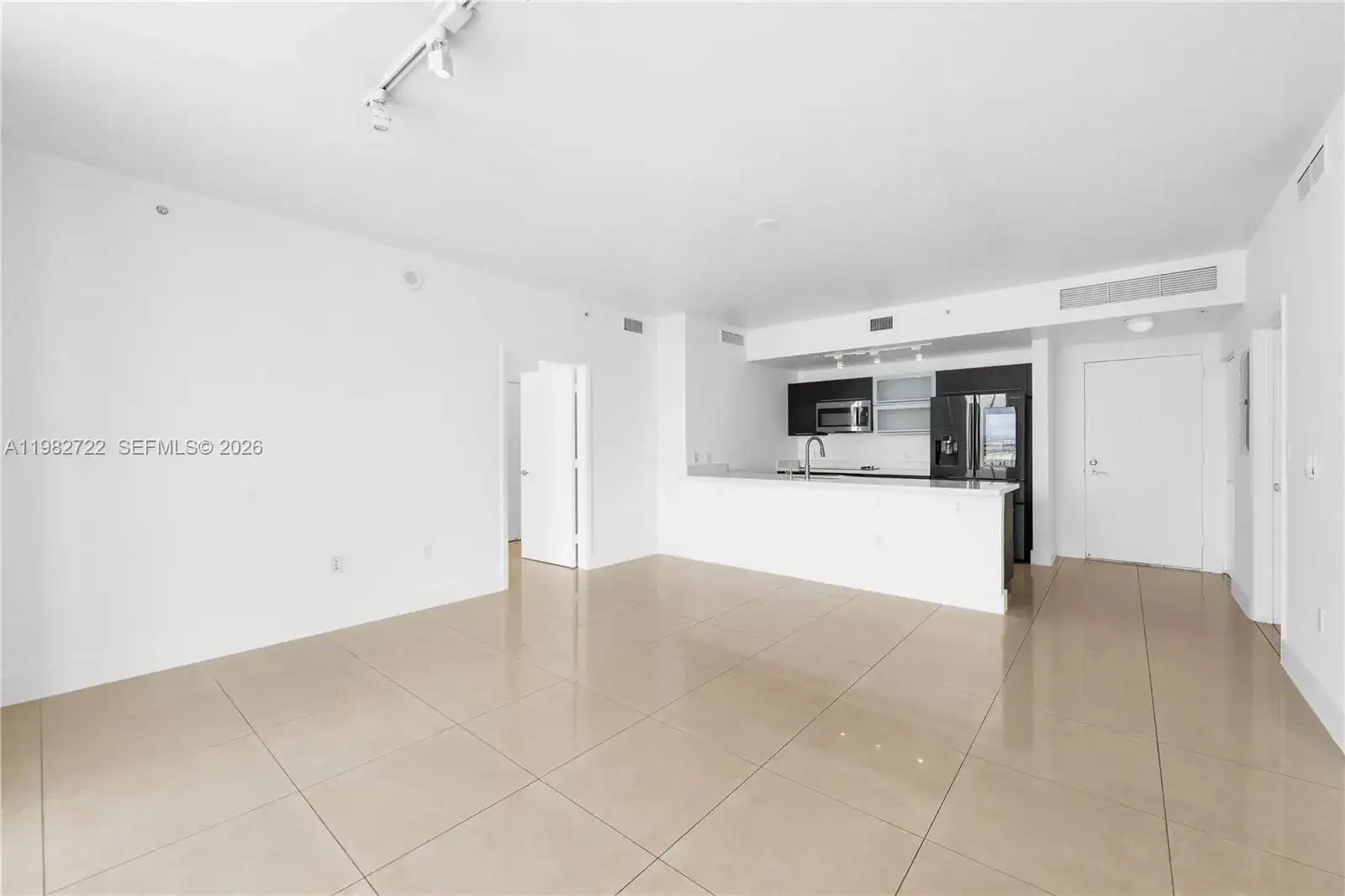 90 SW 3rd St # 3305, Miami FL 33130 photo 2