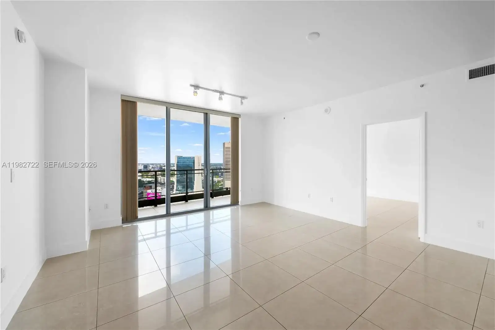 90 SW 3rd St # 3305, Miami FL 33130 photo 3
