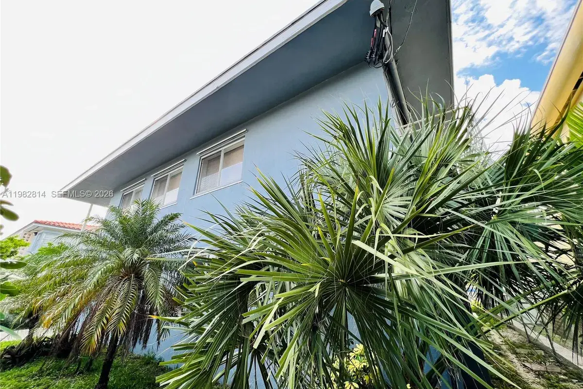 2033 Calais Dr # 8, Miami Beach FL 33141