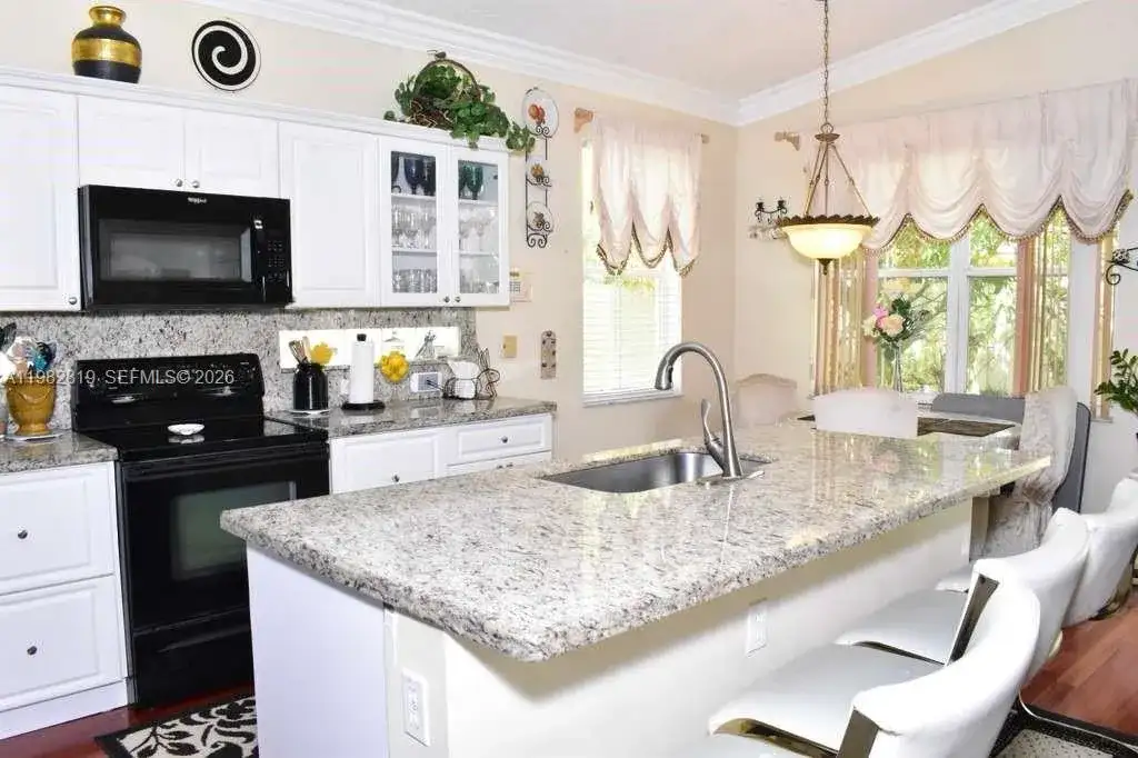 16319 SW 11th St, Pembroke Pines FL 33027 photo 4
