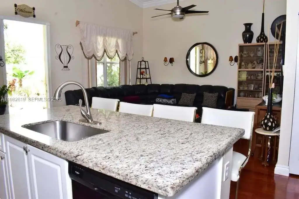 16319 SW 11th St, Pembroke Pines FL 33027 photo 5