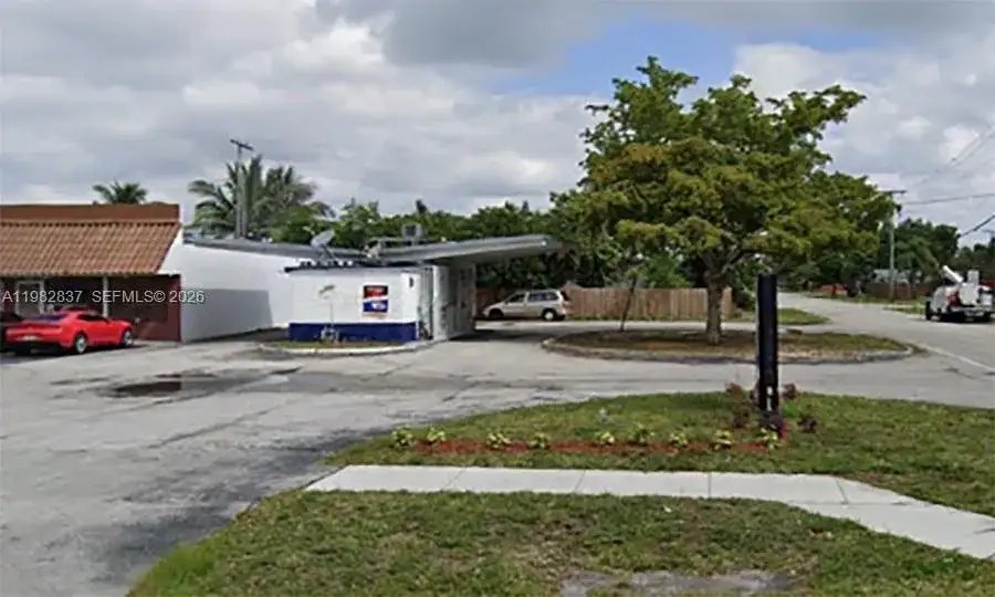 7761 Johnson St, Pembroke Pines FL 33024 photo 2