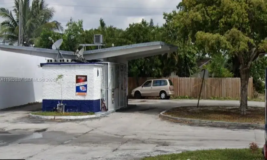 7761 Johnson St, Pembroke Pines FL 33024 photo 3