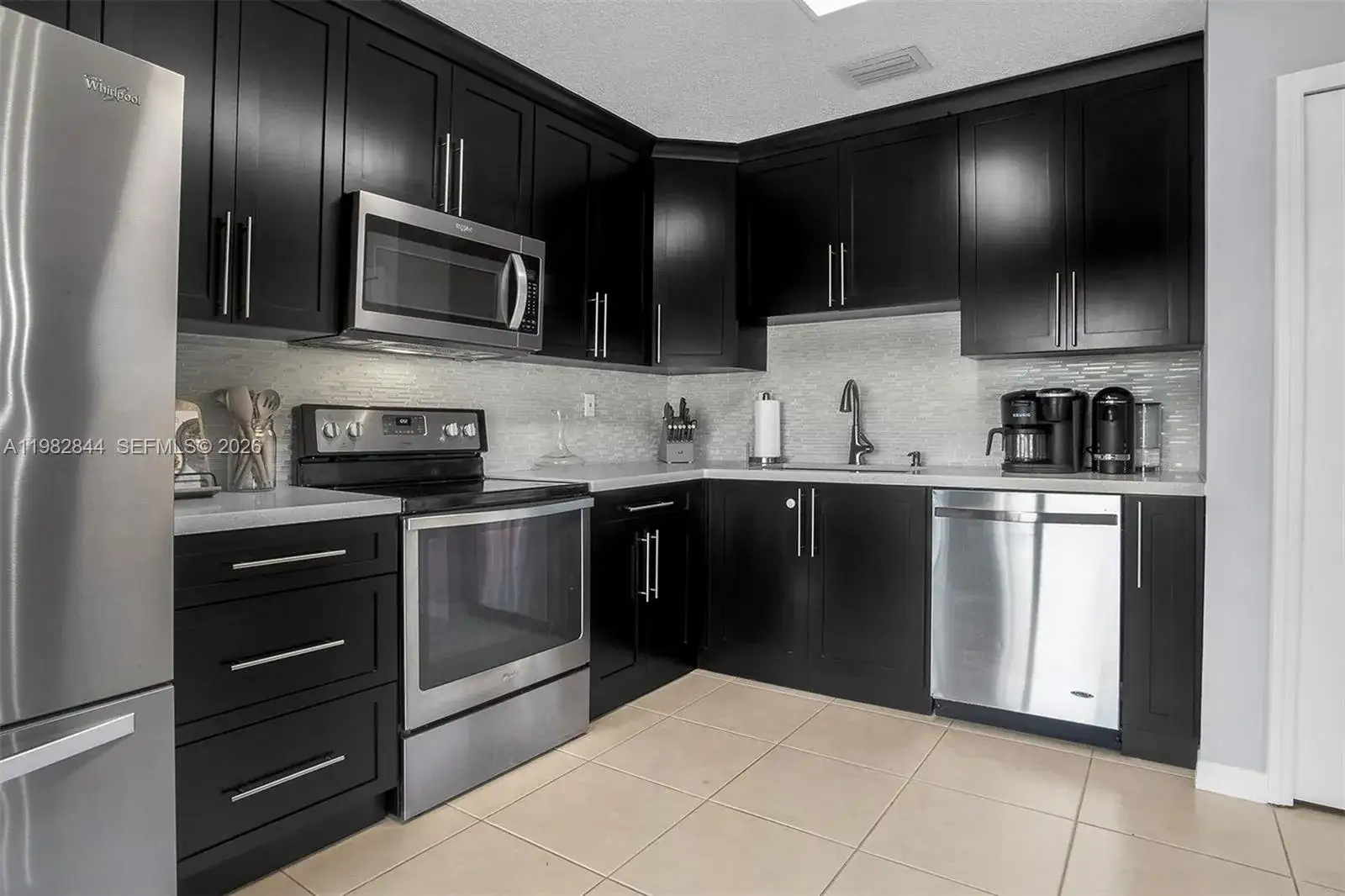8957 SW 214th St, Cutler Bay FL 33189 photo 4