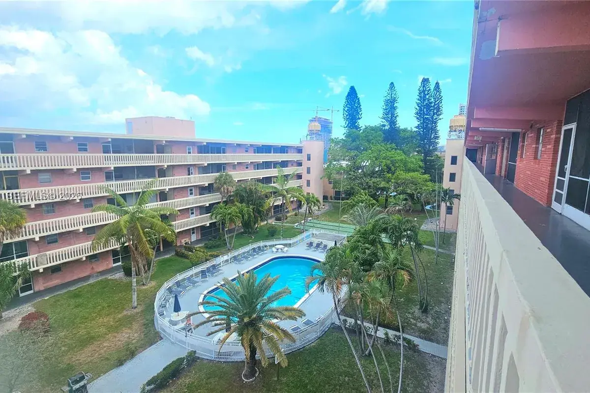 180 NE 12th Ave # 10E, Hallandale Beach FL 33009