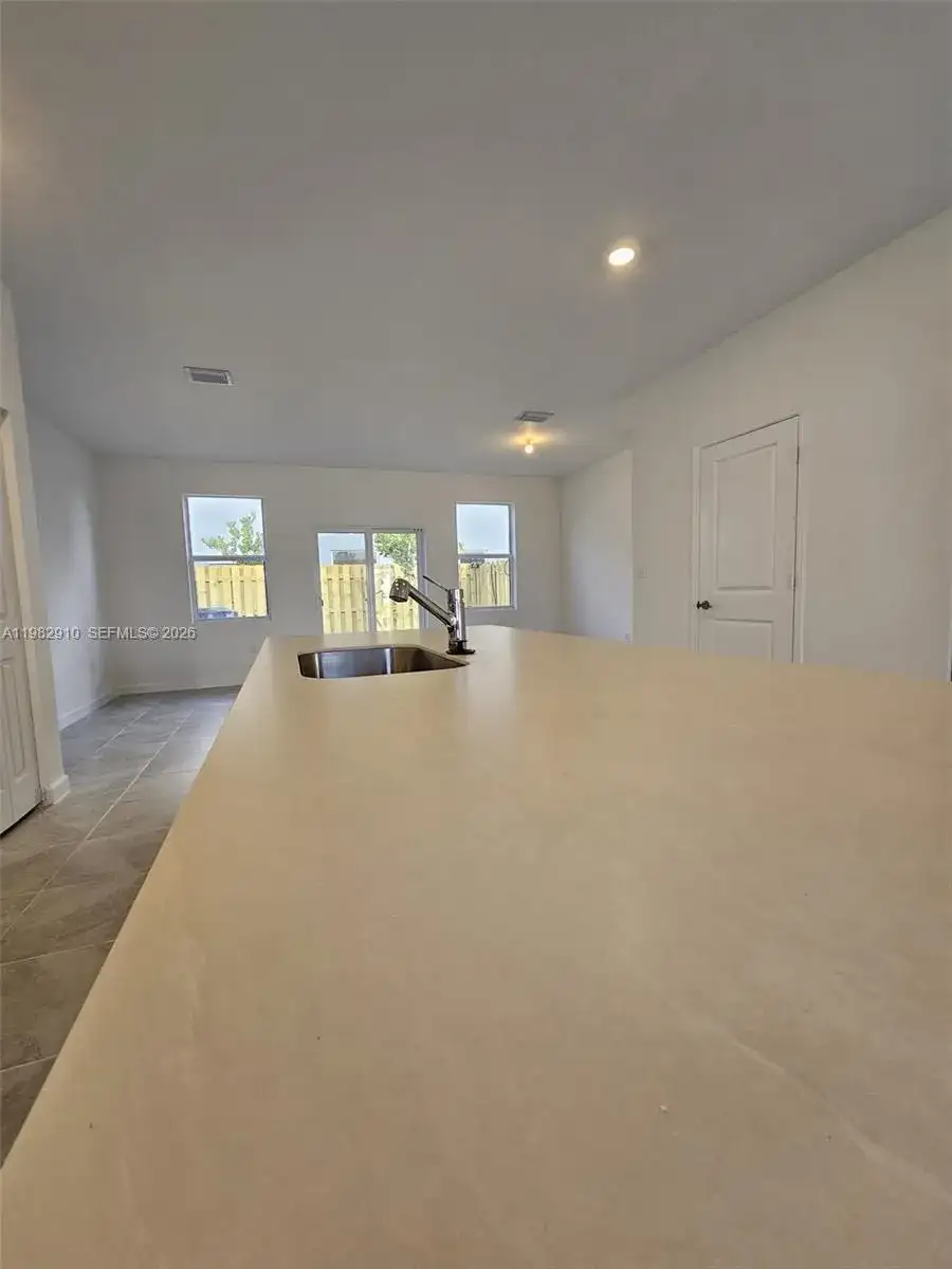 1148 SE 2nd St, Florida City FL 33034 photo 2