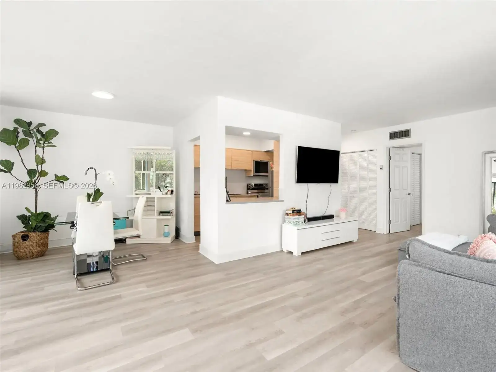 10210 Collins Ave # 202, Bal Harbour FL 33154 photo 4