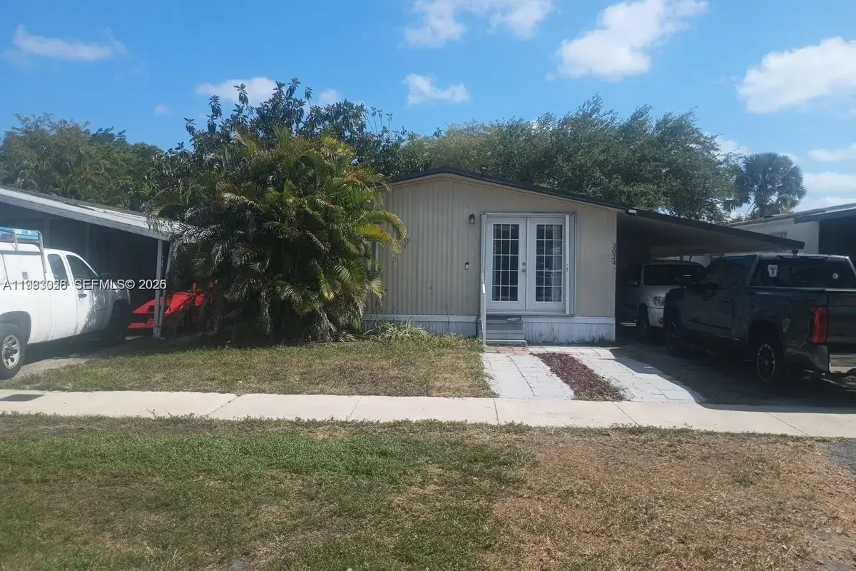 3024 SW 51st St, Dania Beach FL 33312