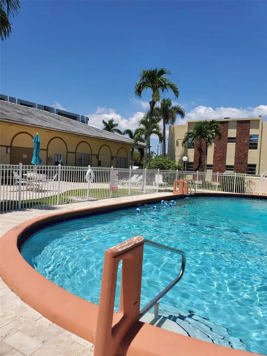 851 NE 14th Ave # 414, Hallandale Beach FL 33009 photo 5