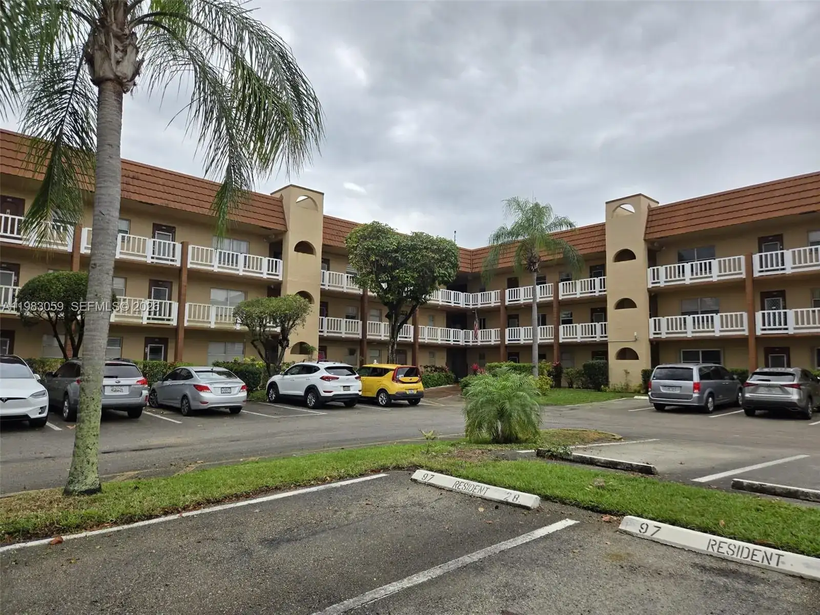 9261 Sunrise Lakes Blvd # 201, Sunrise FL 33322 photo 2