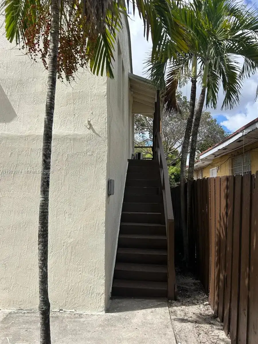 2908 NW 14 CT, Miami FL 33142 photo 4