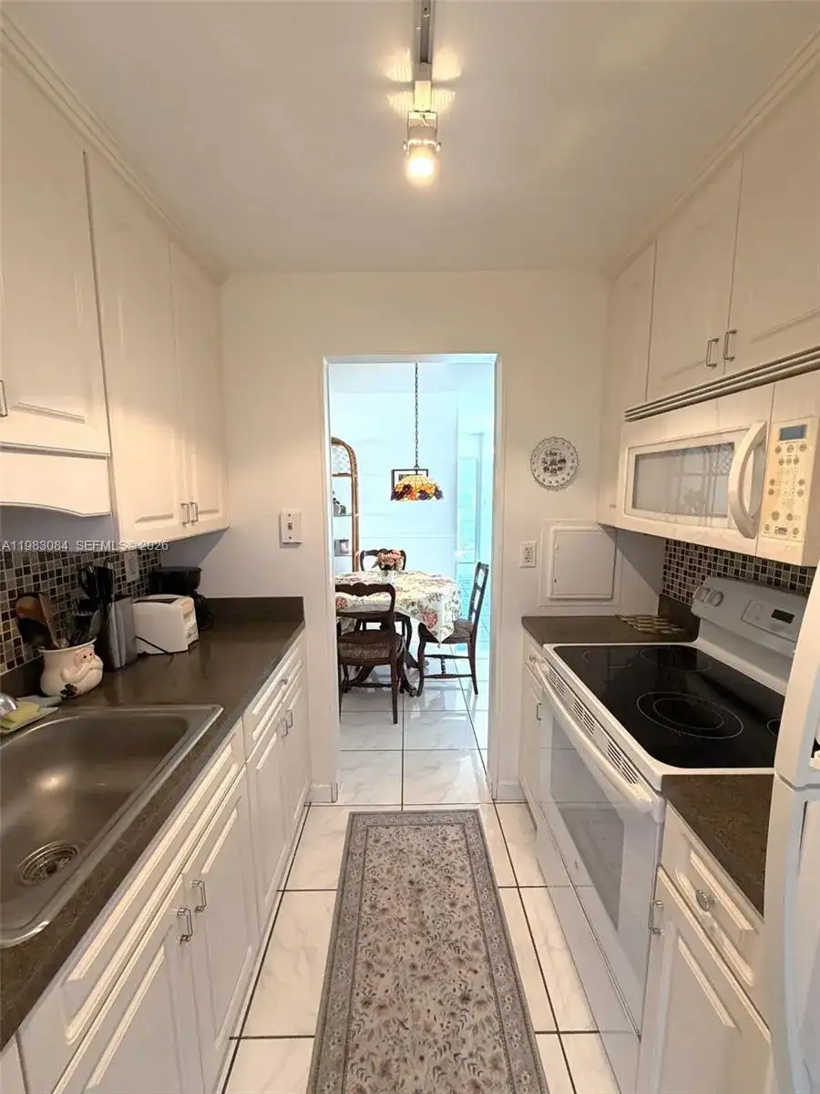 17000 NE 14th Ave # 206, North Miami Beach FL 33162 photo 5