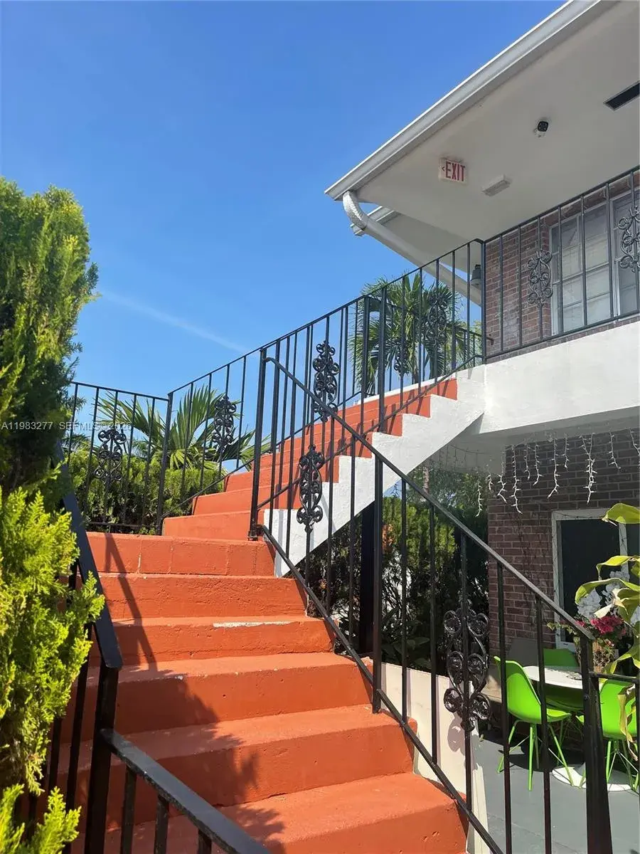 1050 Atlantic Shores Blvd # 211, Hallandale Beach FL 33009