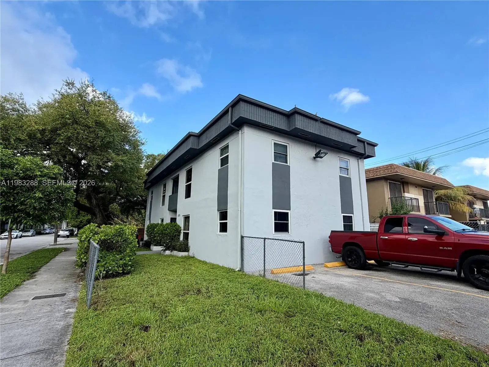 1305 NW 4th St # 3, Miami FL 33125 photo 2