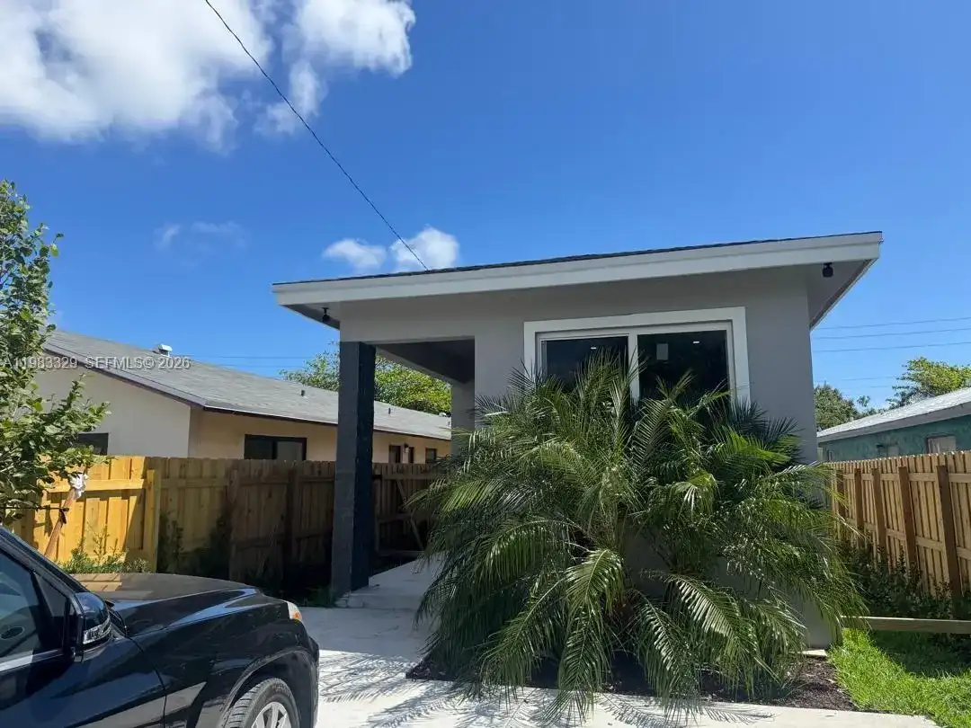 1028 NW 8th Ave, Fort Lauderdale FL 33311