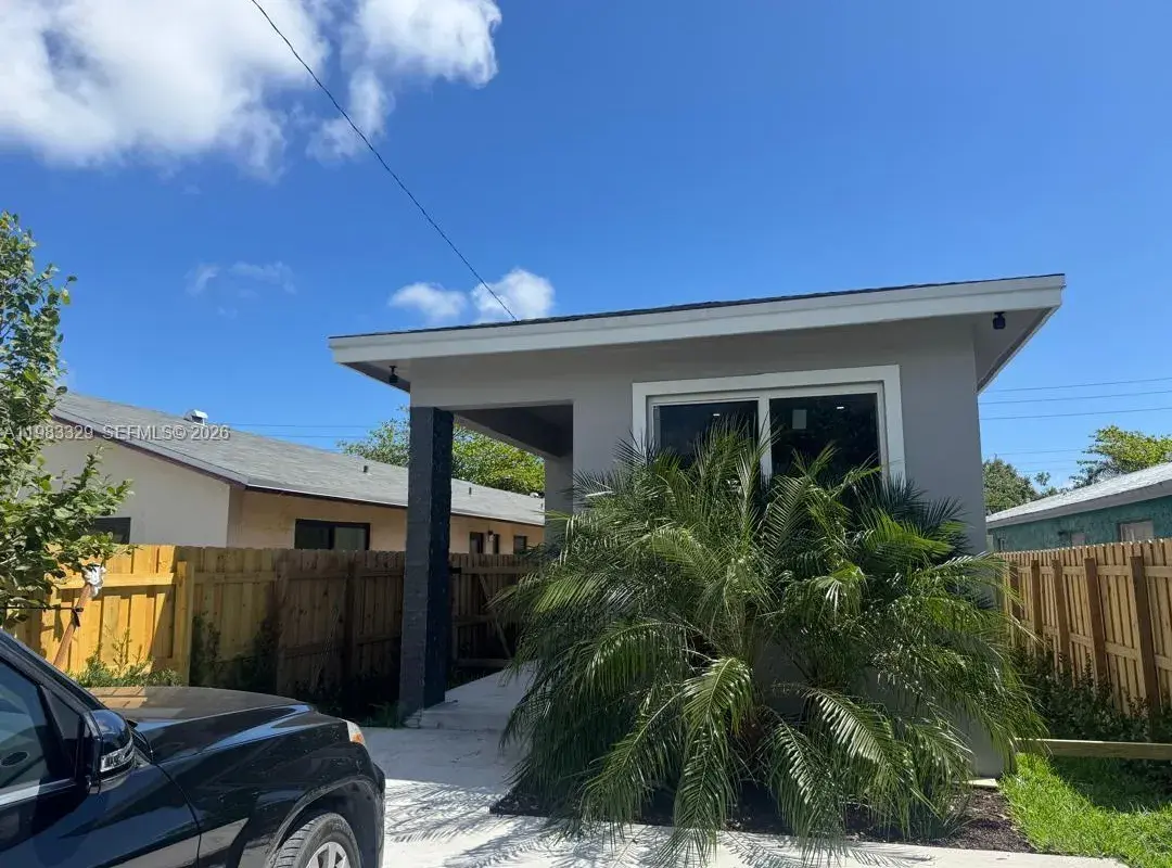 1028 NW 8th Ave, Fort Lauderdale FL 33311