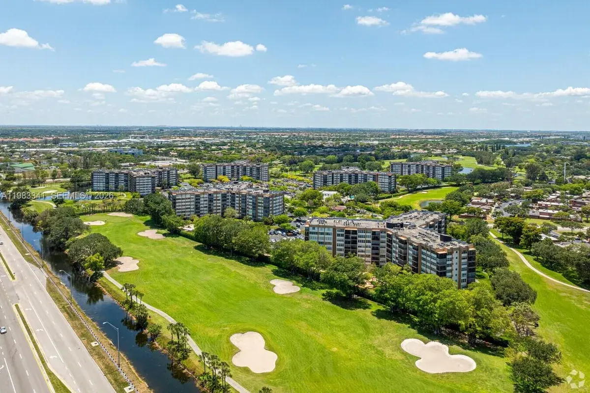 1000 E Saint Charles Pl # 519, Pembroke Pines FL 33026