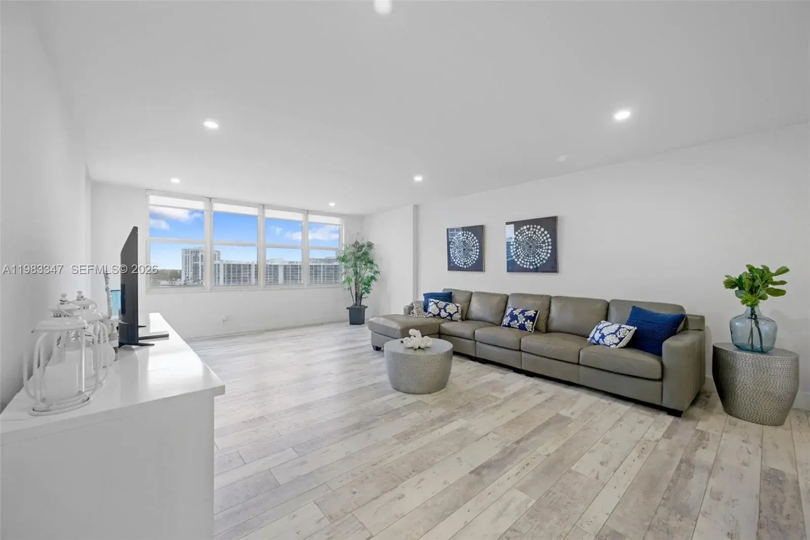 3725 S Ocean Dr # 924, Hollywood FL 33019