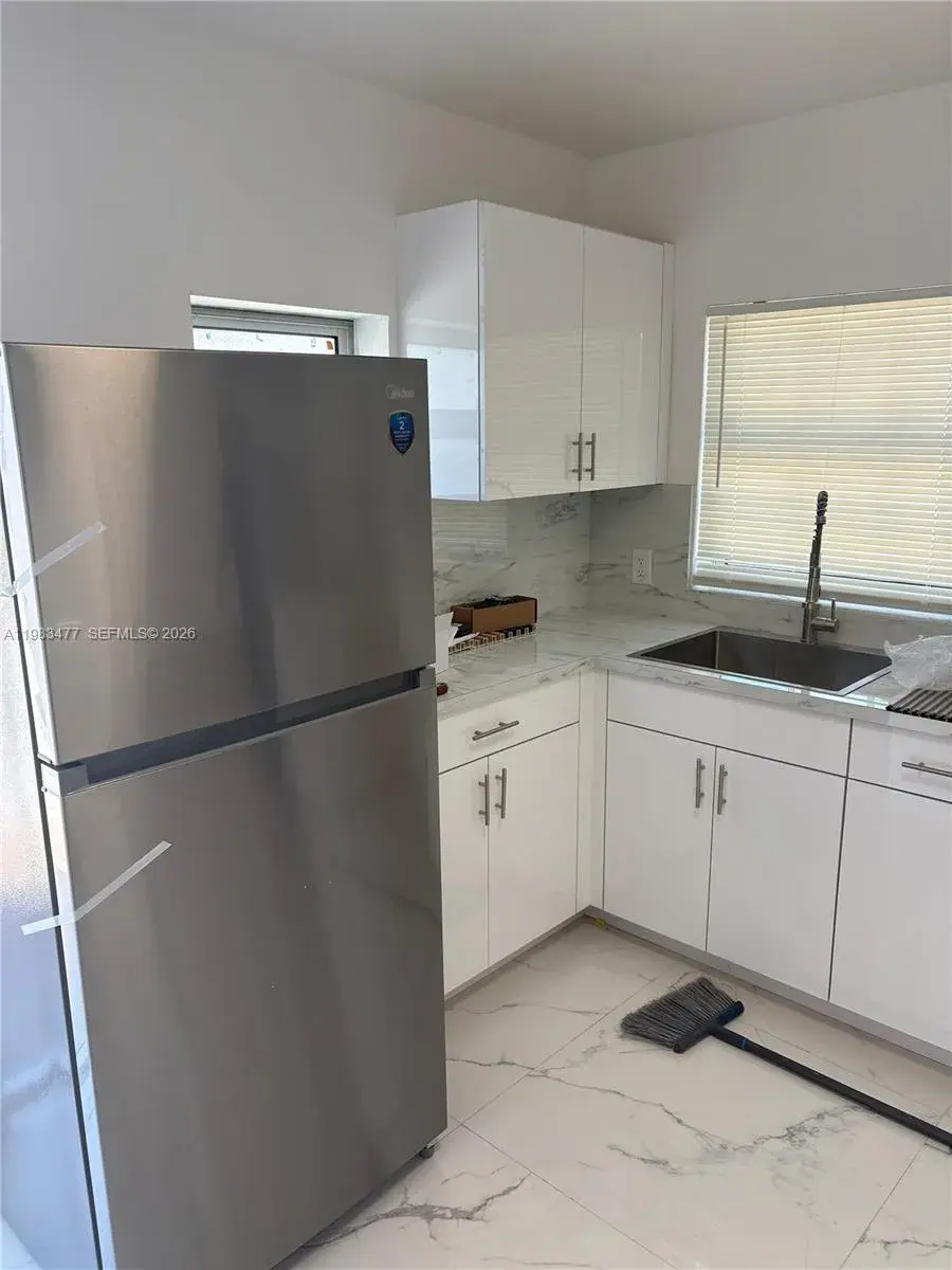 300 NW 16th St # 5, Fort Lauderdale FL 33311