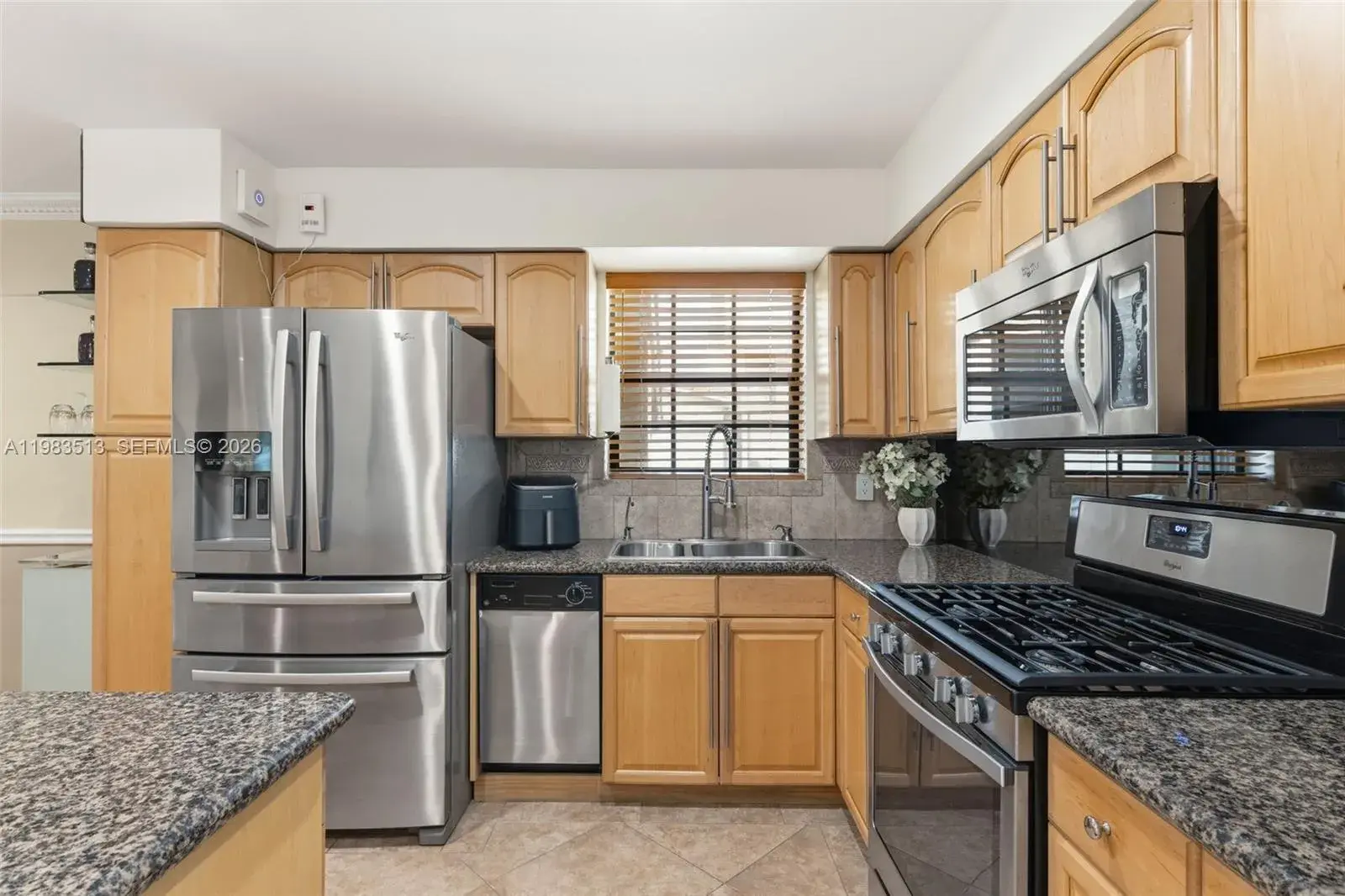 2485 NE 214th St, Miami FL 33180