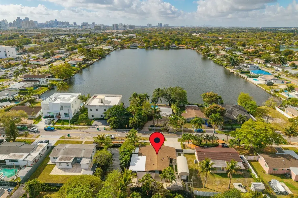 2485 NE 214th St, Miami FL 33180