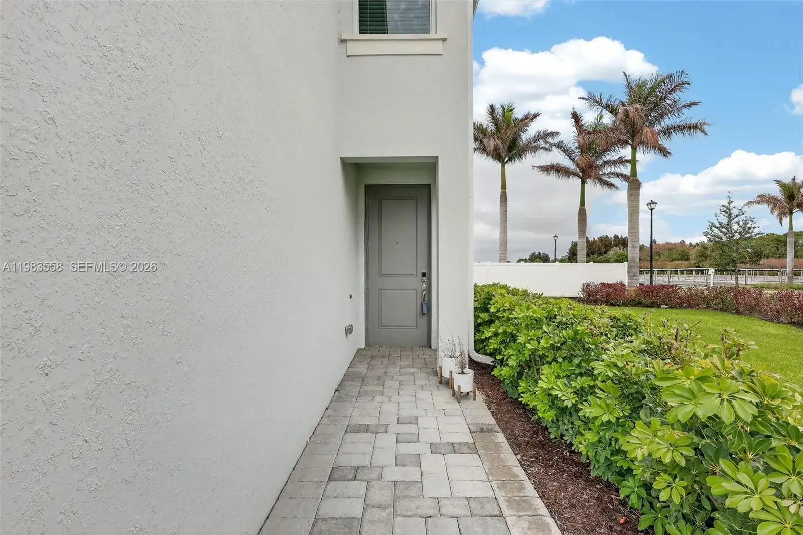 5610 SE Edgewater Cir, Stuart FL 34997 photo 3