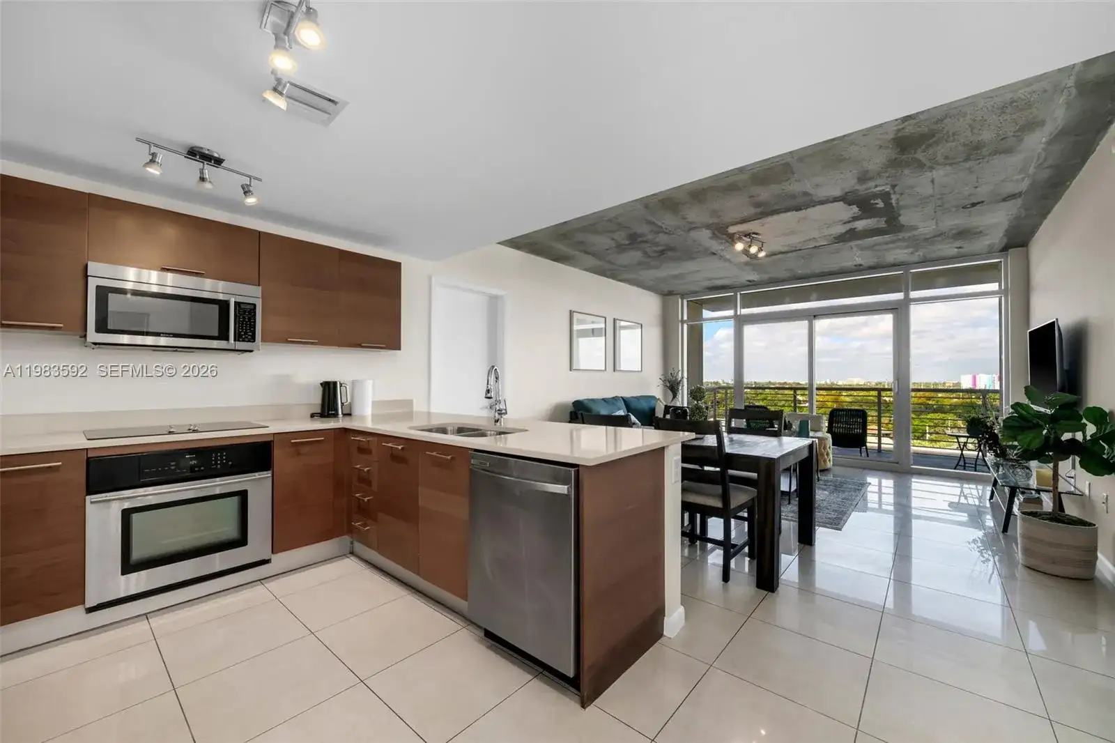 3250 NE 1st Ave # 814, Miami FL 33137 photo 2