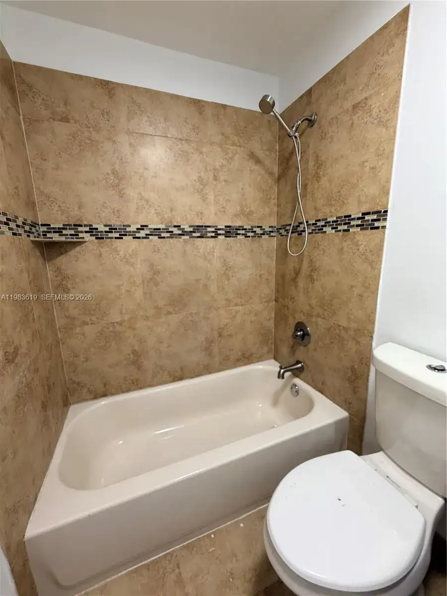 927 NE 199th St # 206, Miami FL 33179 photo 5