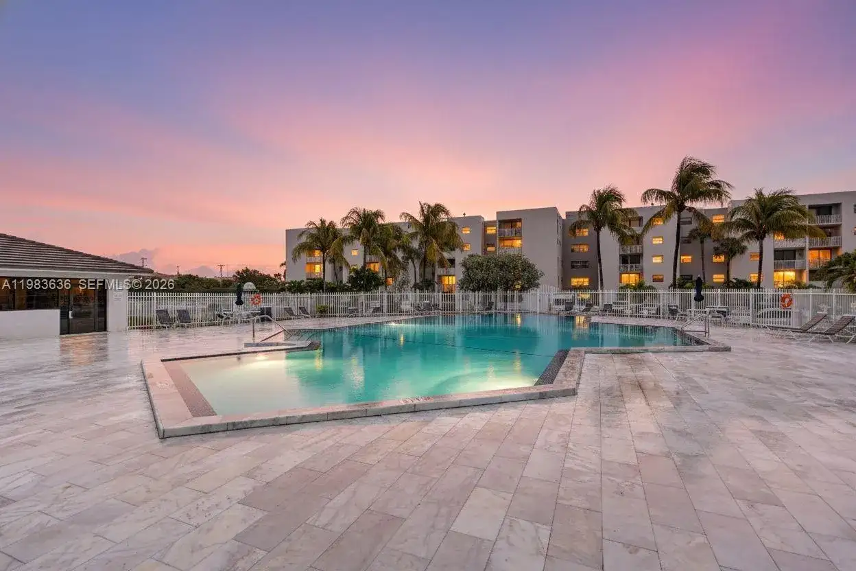 8145 NW 7th St # 315, Miami FL 33126 photo 4