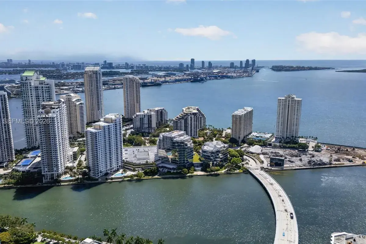 950 Brickell Bay Dr # 4100, Miami FL 33131