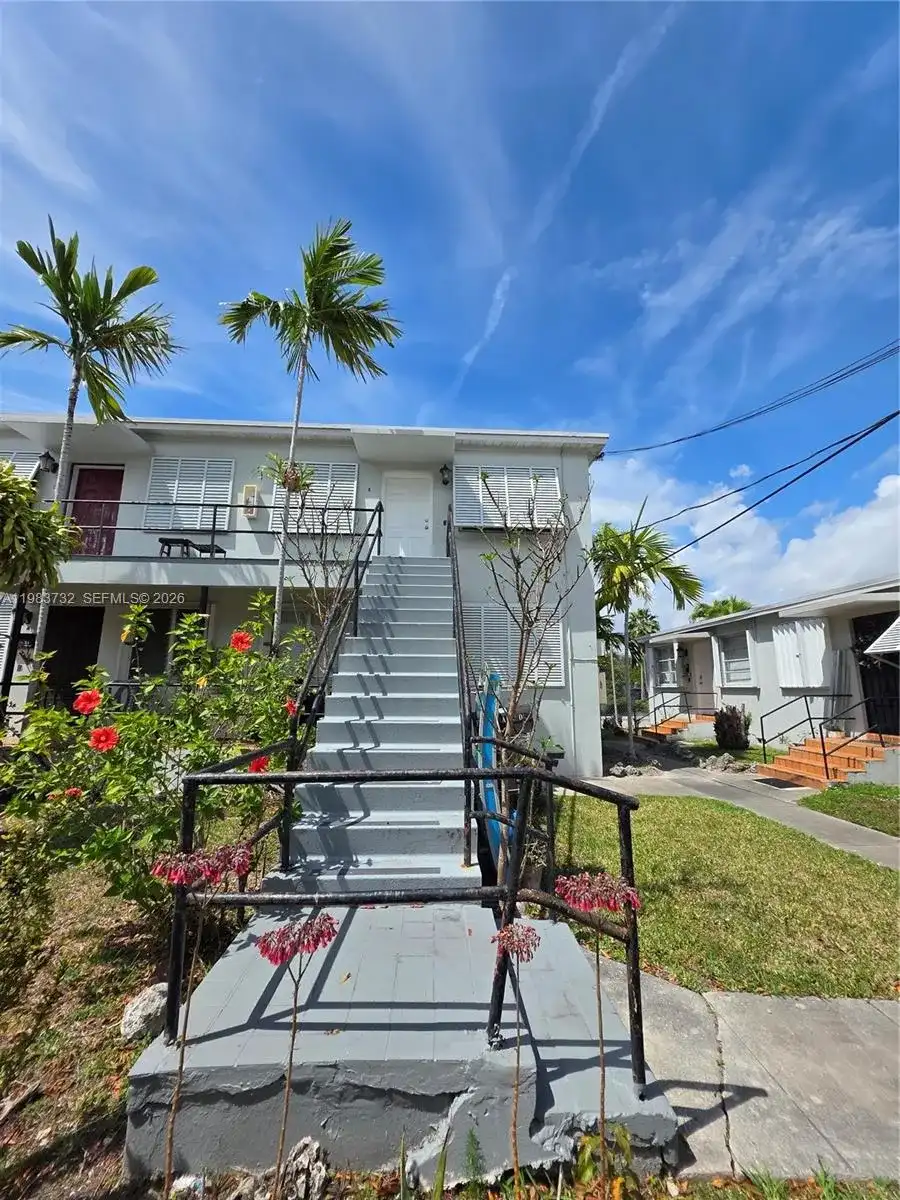71 Esplanade Dr # D, Miami Springs FL 33166