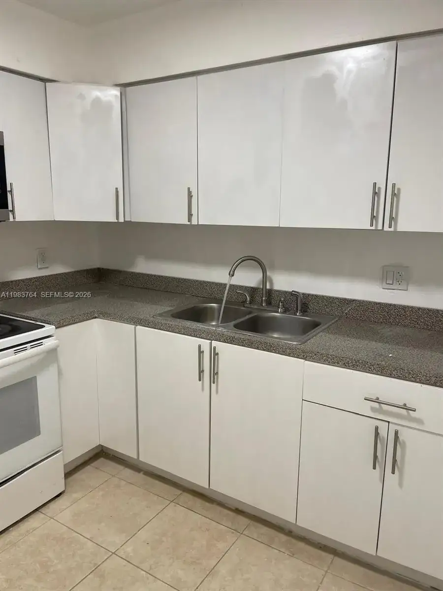 210 NE 40th Ct, Oakland Park FL 33334