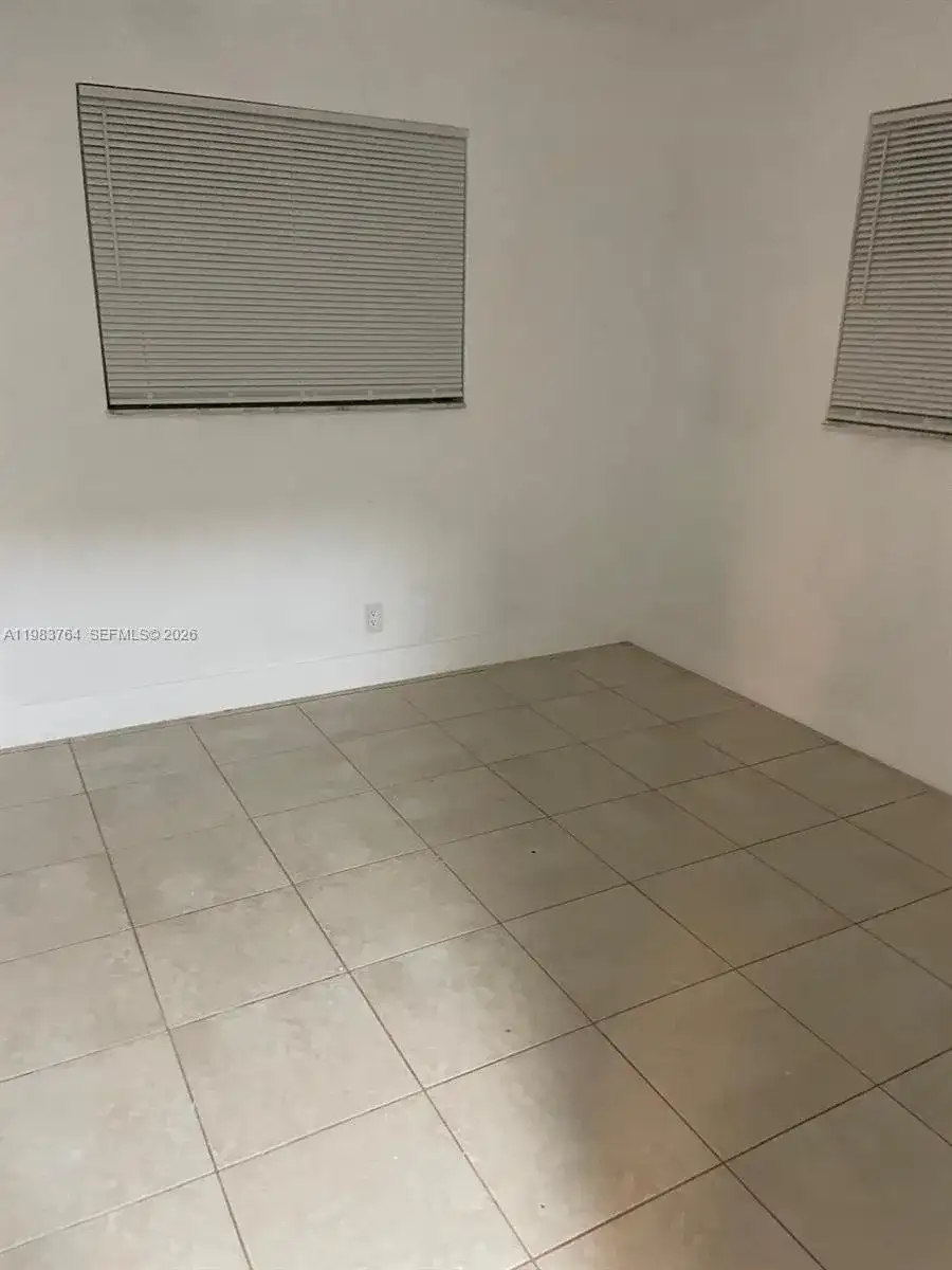 210 NE 40th Ct, Oakland Park FL 33334 photo 3