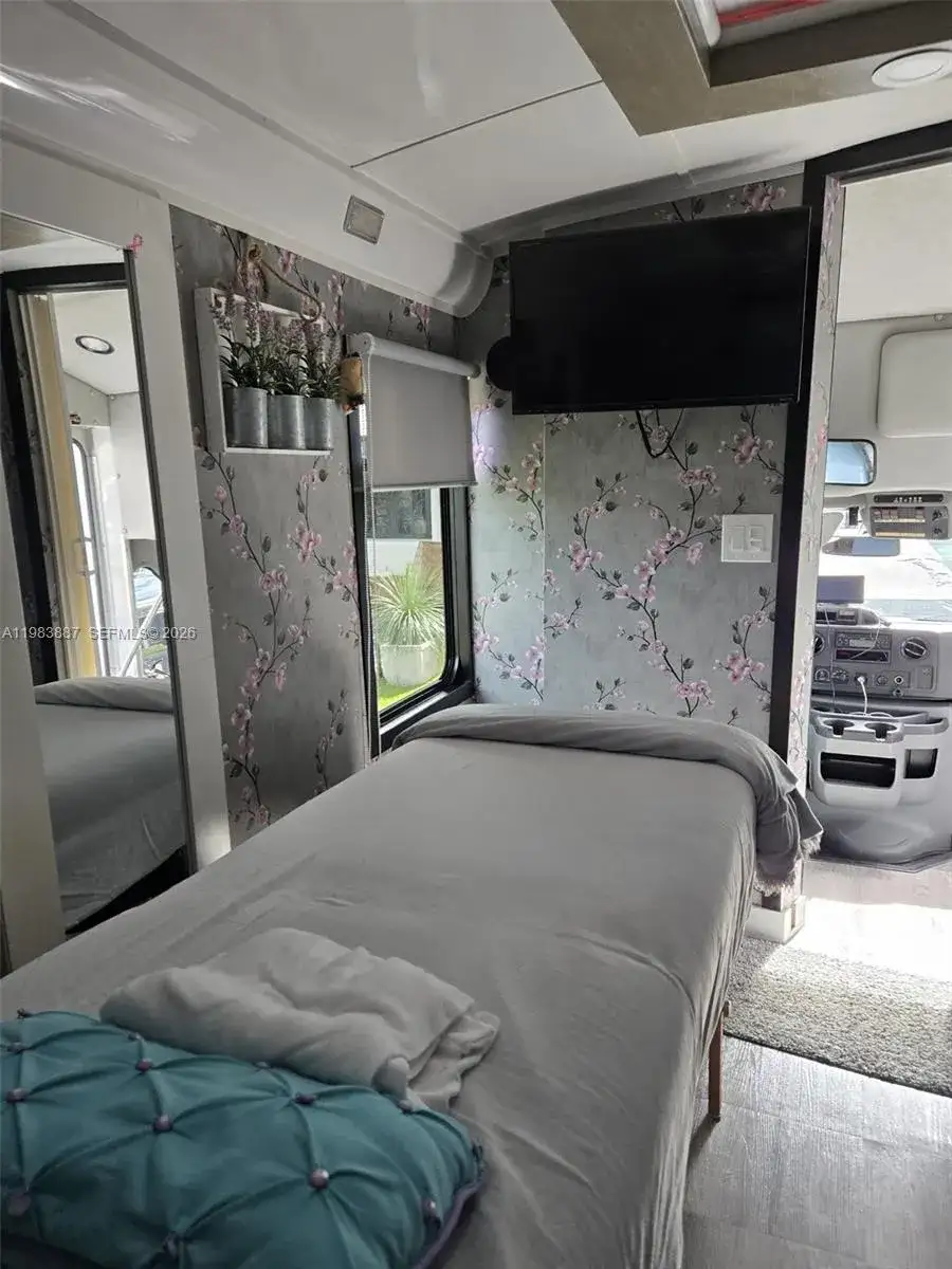 MOVIL SPA SW FOR SALE, Miami FL 33145 photo 2
