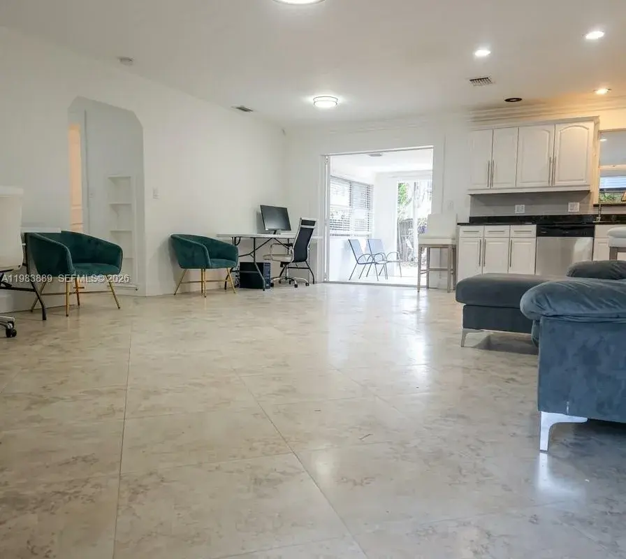 804 NE 2nd St, Hallandale Beach FL 33009
