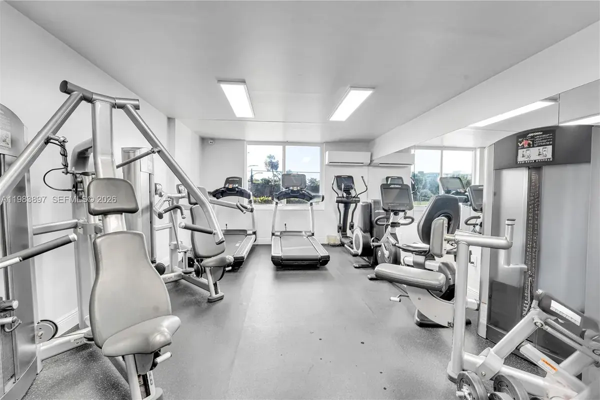 919 Hillcrest Dr # 210, Hollywood FL 33021