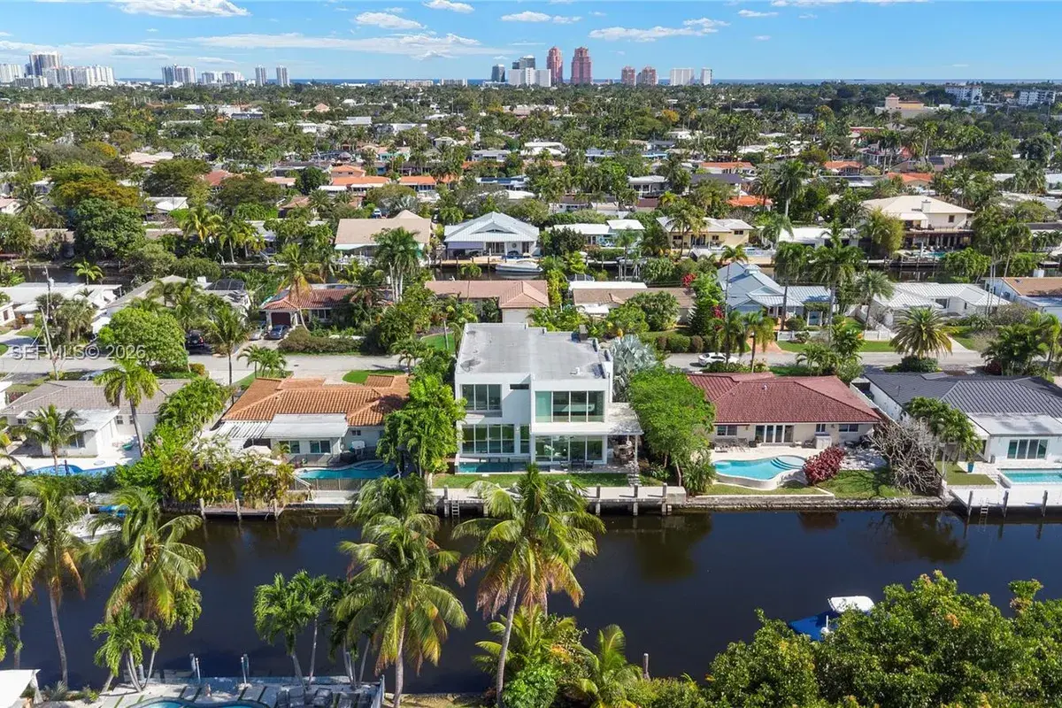 2217 NE 17th Ter, Wilton Manors FL 33305