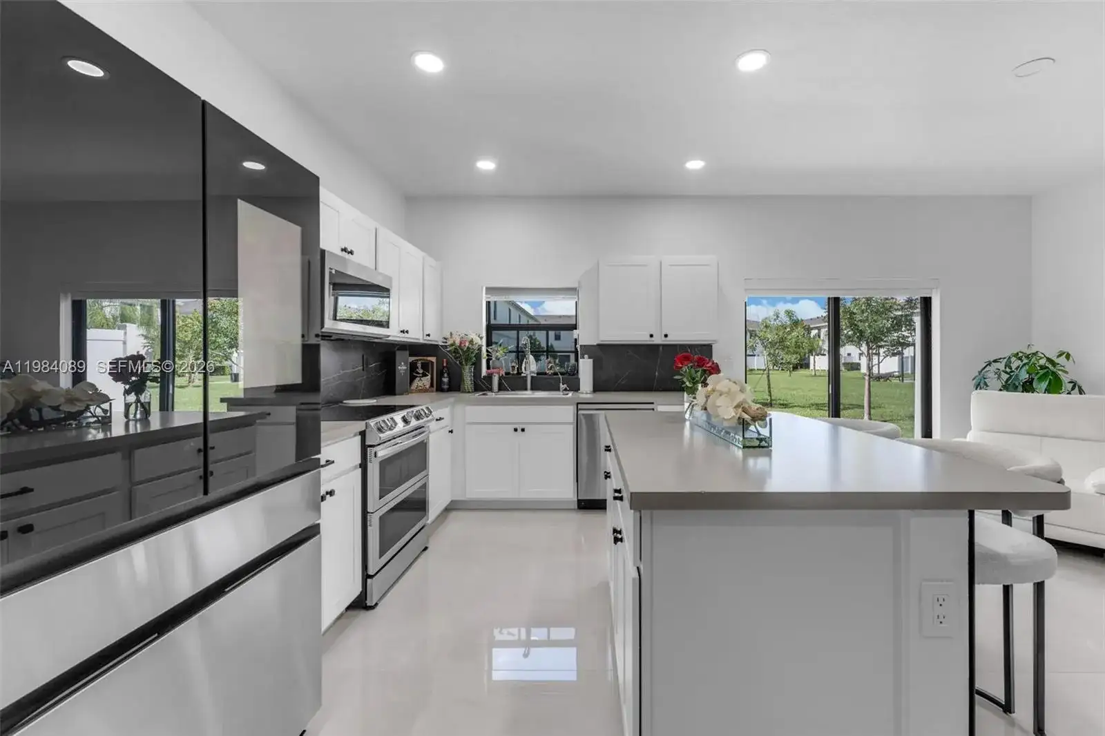 617 SW 11th St, Florida City FL 33034 photo 2