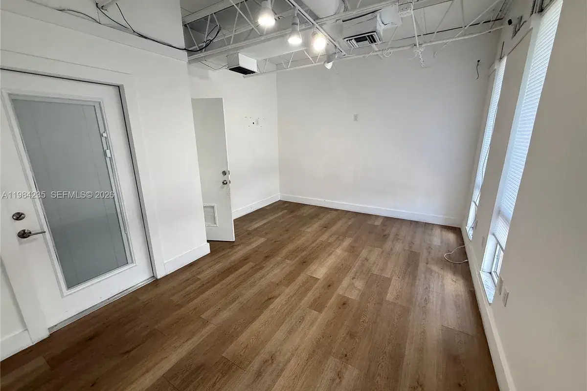 810 NE 125th St, North Miami FL 33161